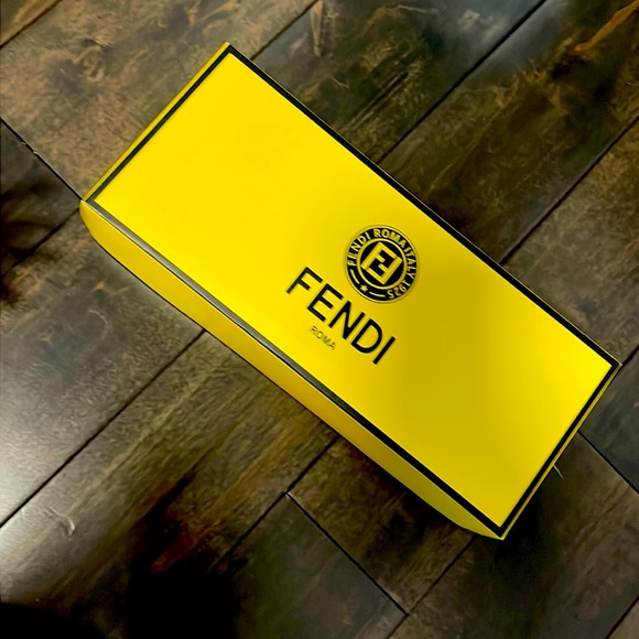 Fendi box - Picture 1 of 4